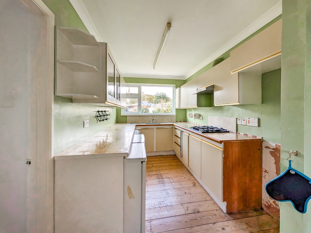 4 - Kitchen
