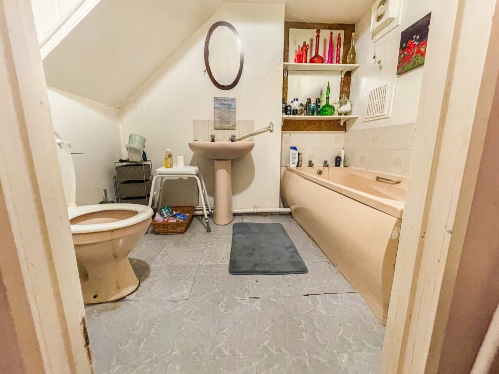 12 - Bathroom
