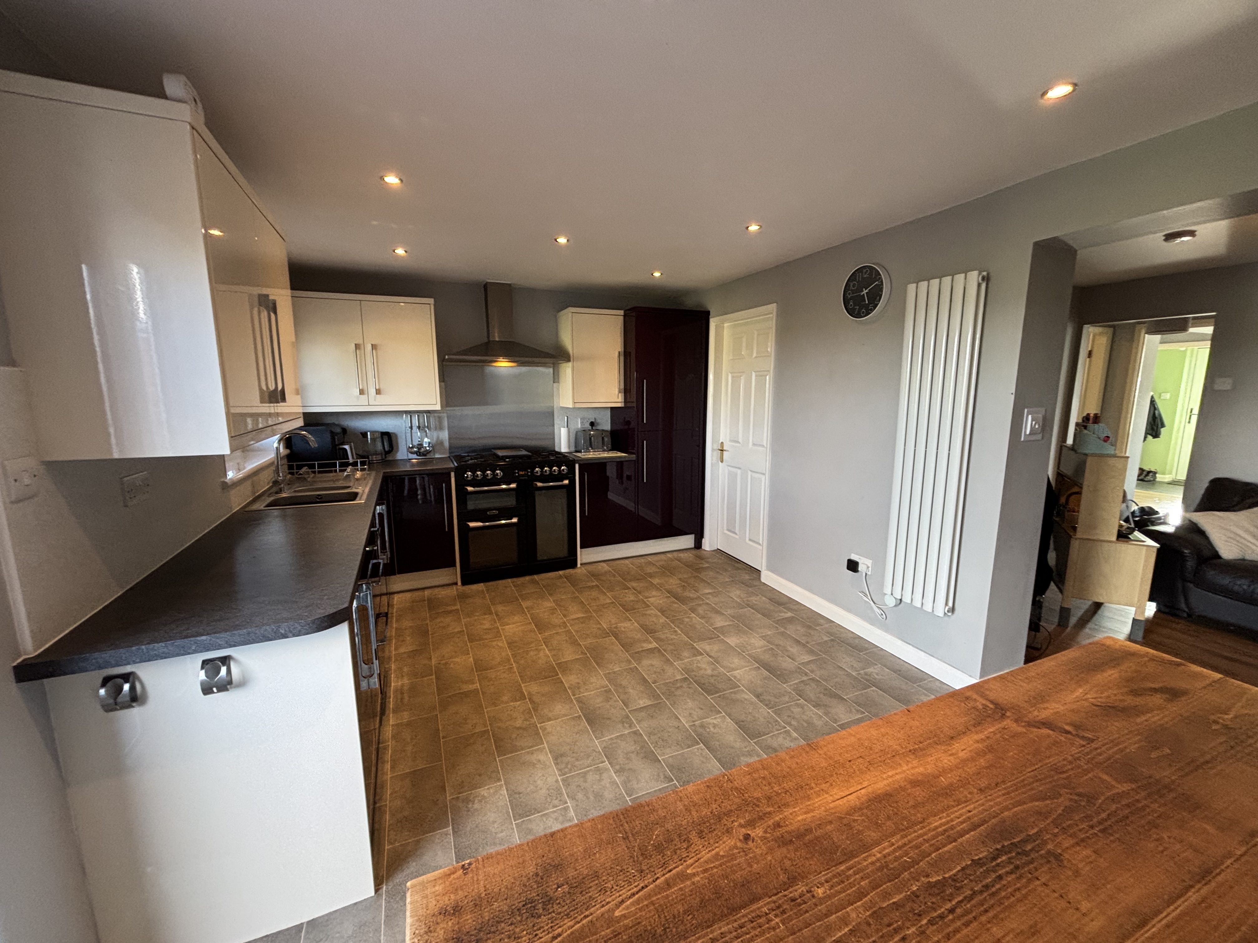 7 - Kitchen