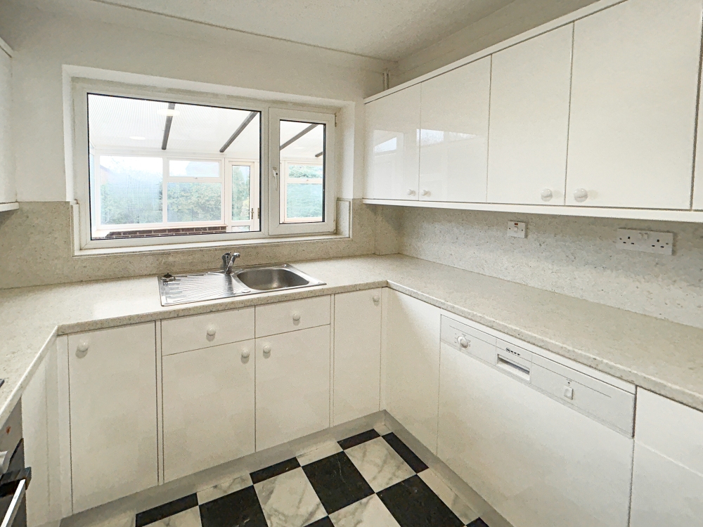 6 - Kitchen
