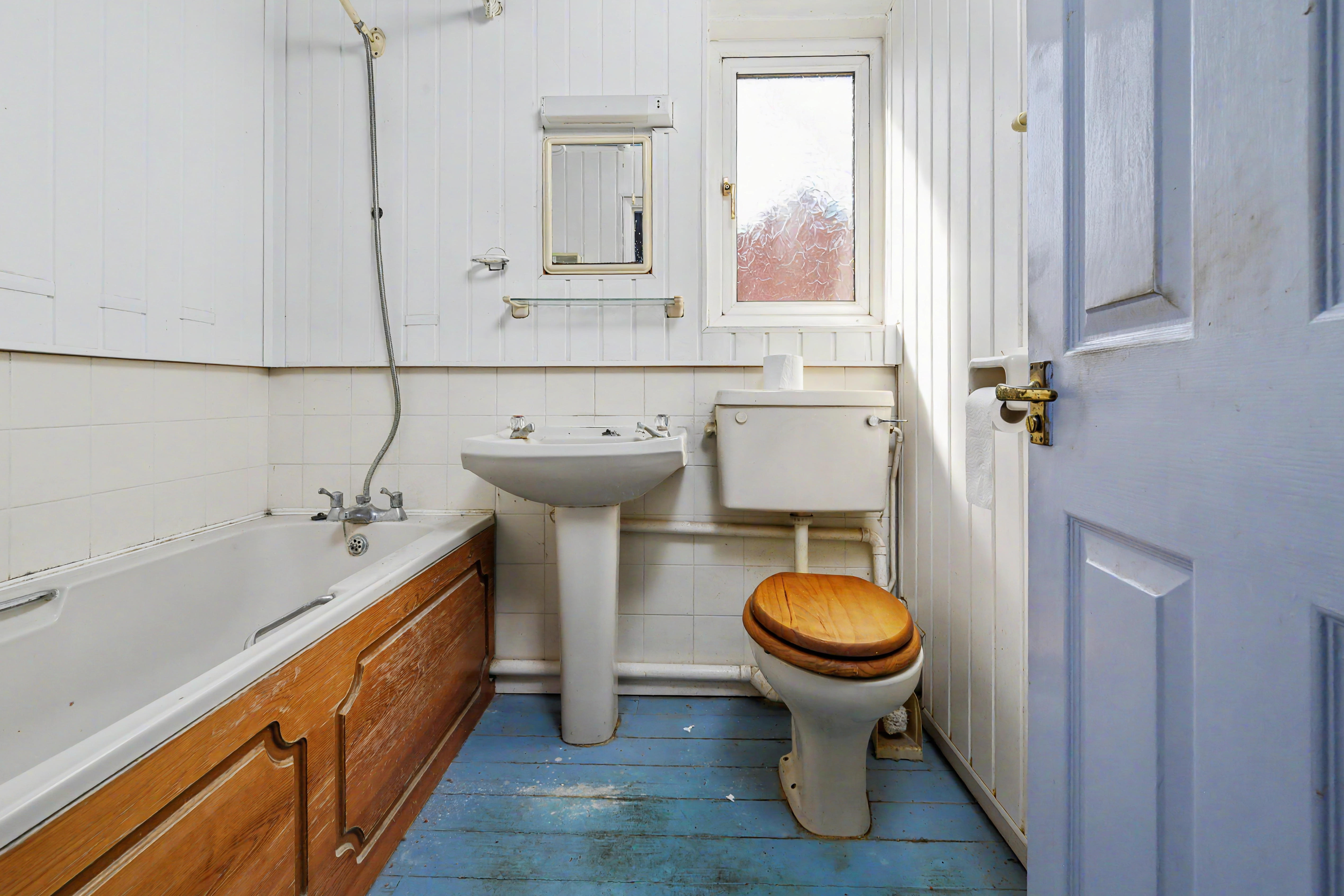 13 - Bathroom