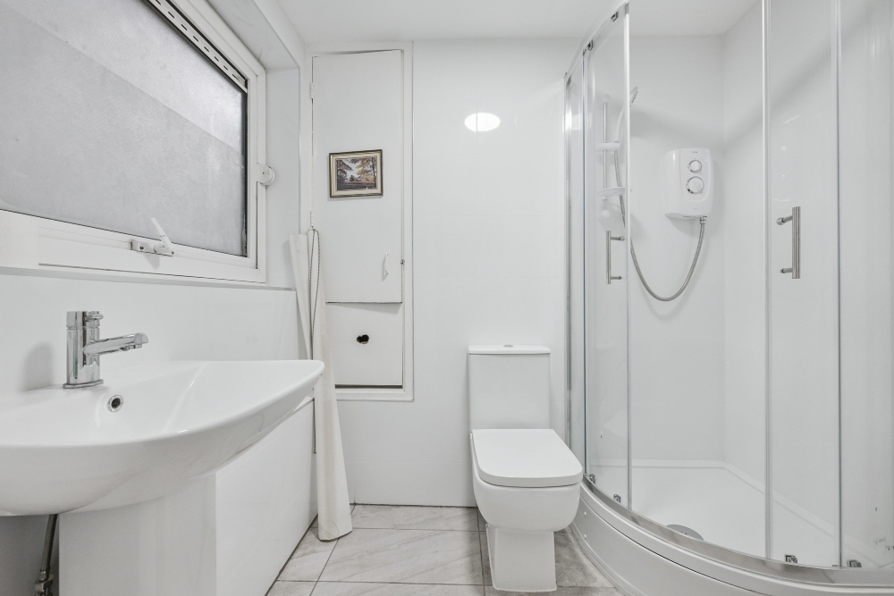 17 - Bathroom