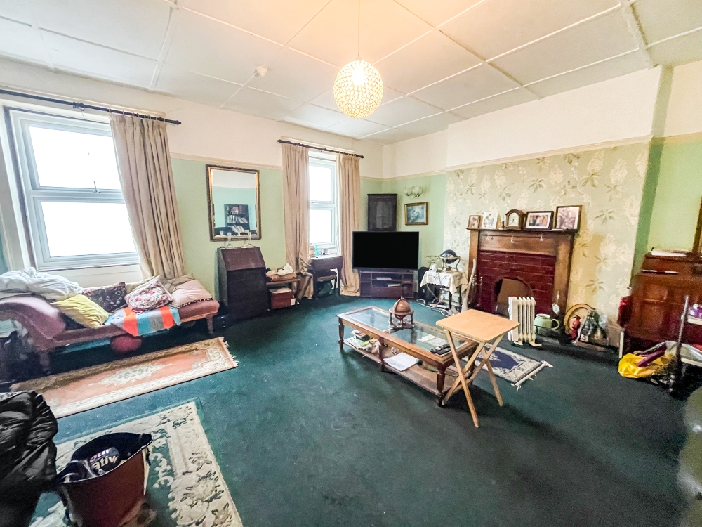 5 - Living room