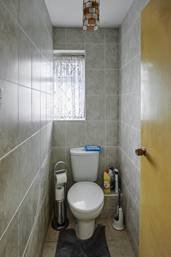 12 - WC