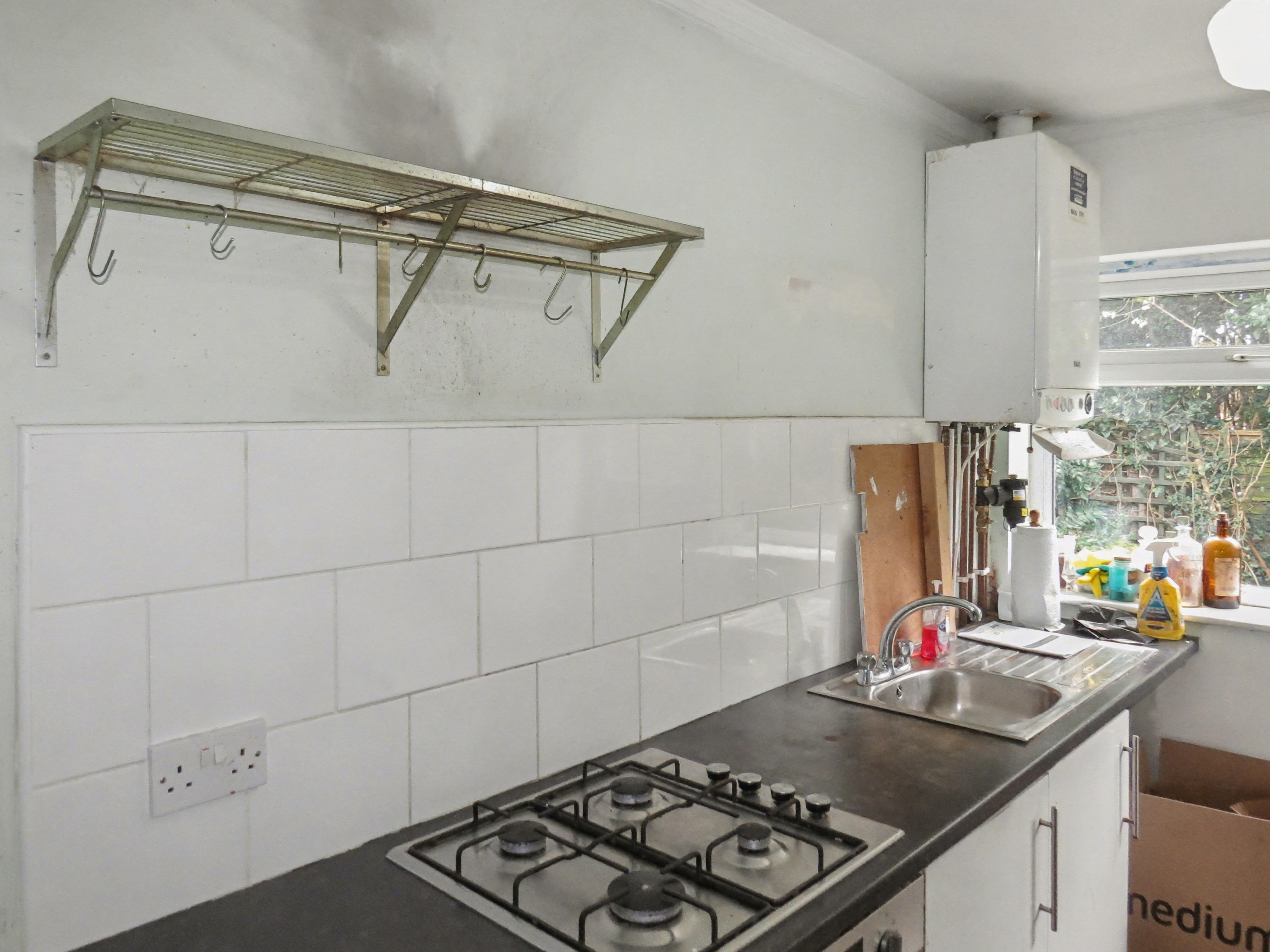 10 - Kitchen