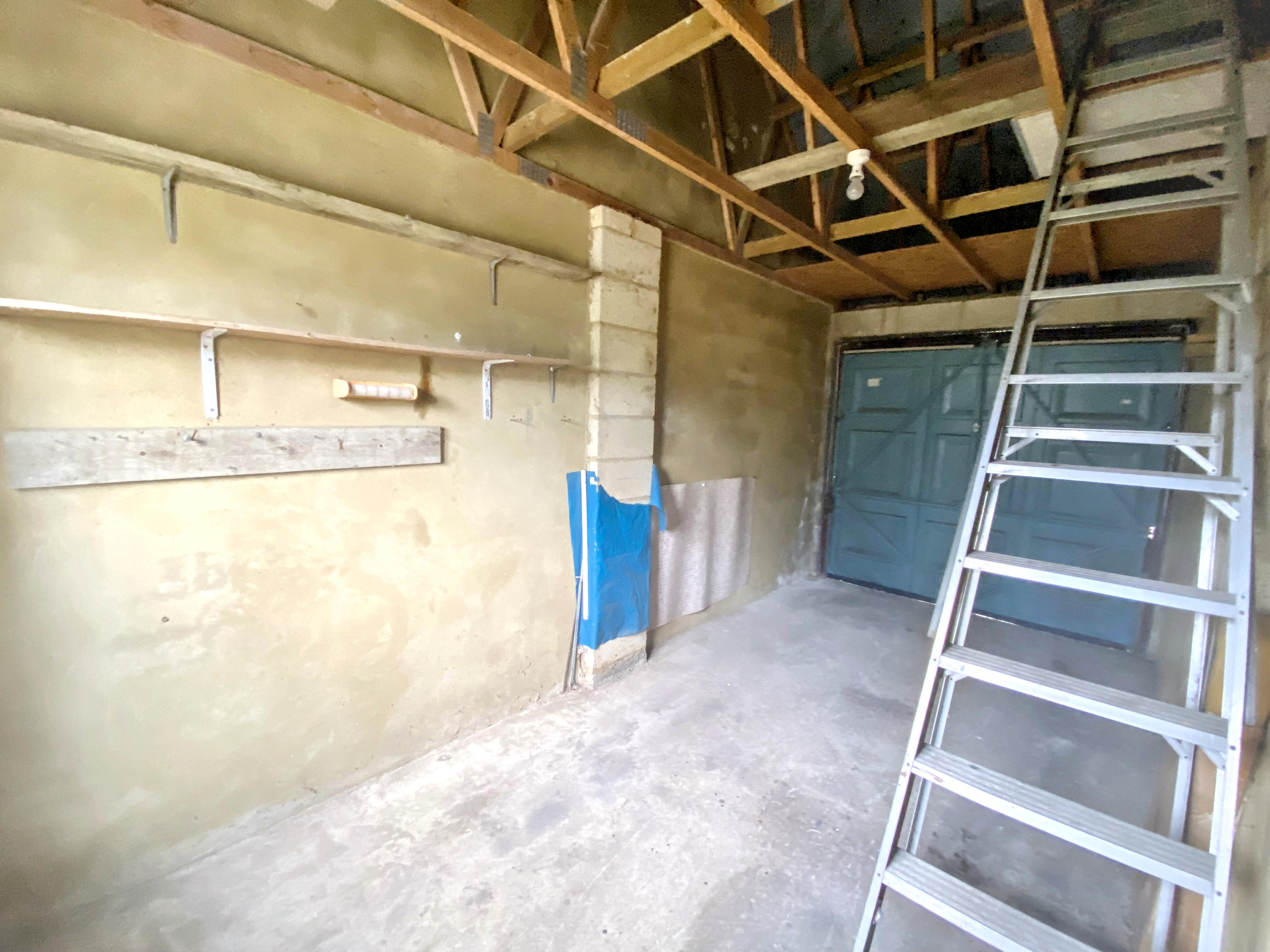 16 - Garage