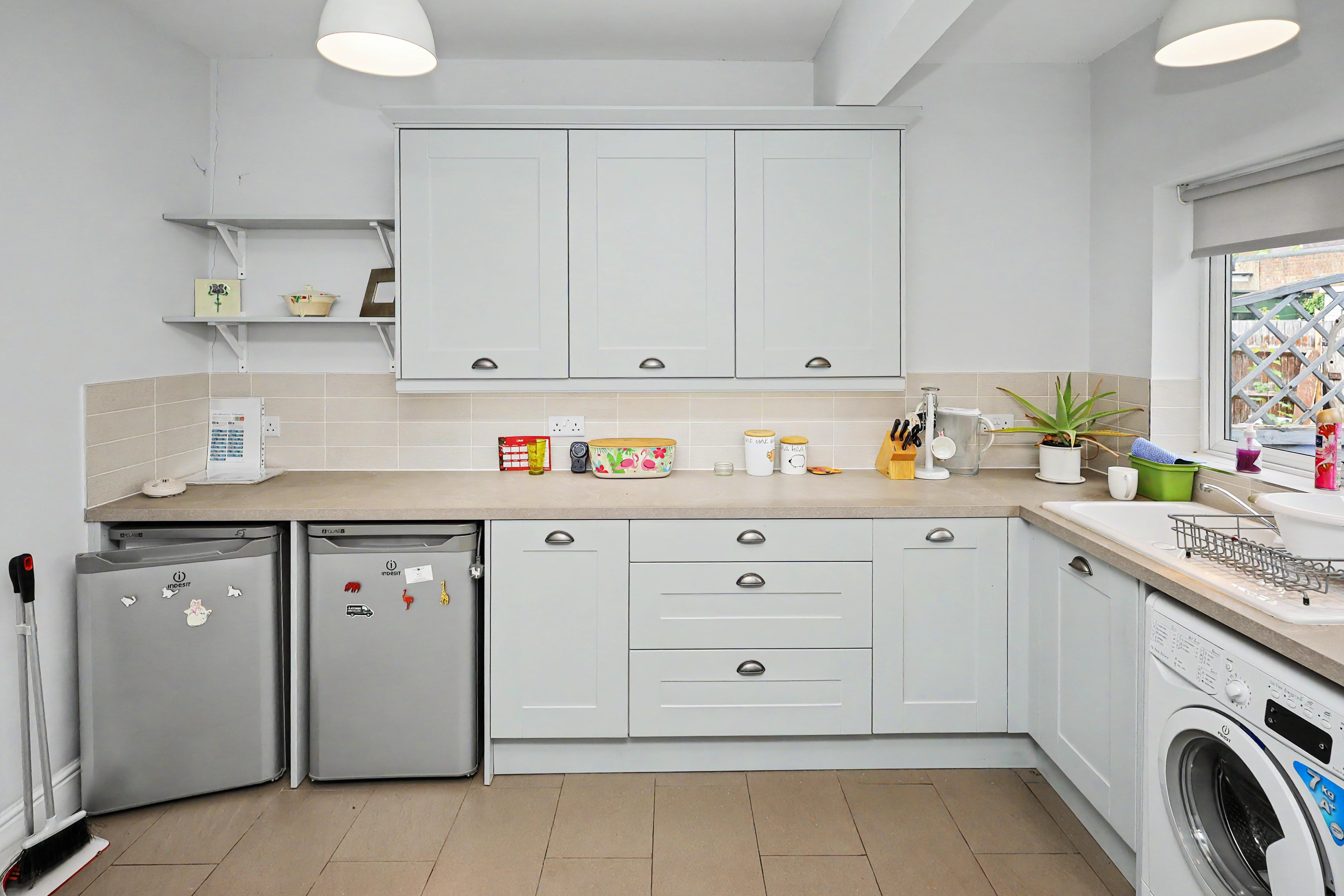 7 - Kitchen