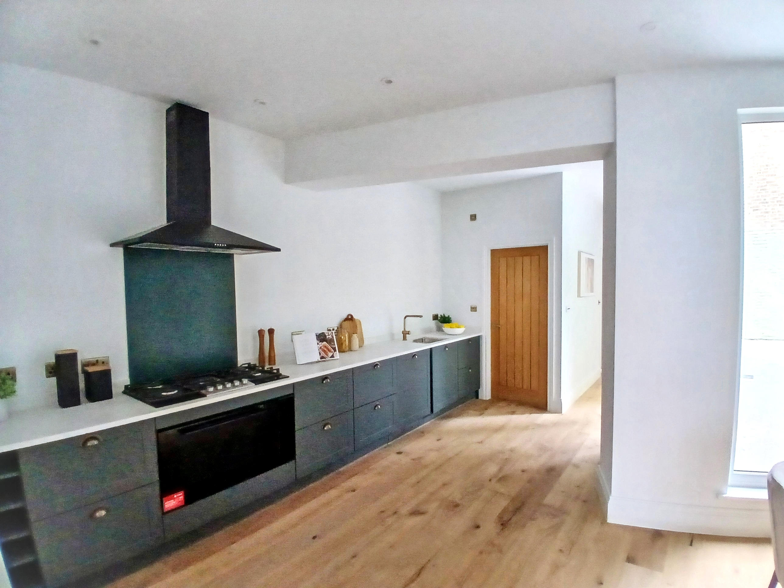 6 - Kitchen