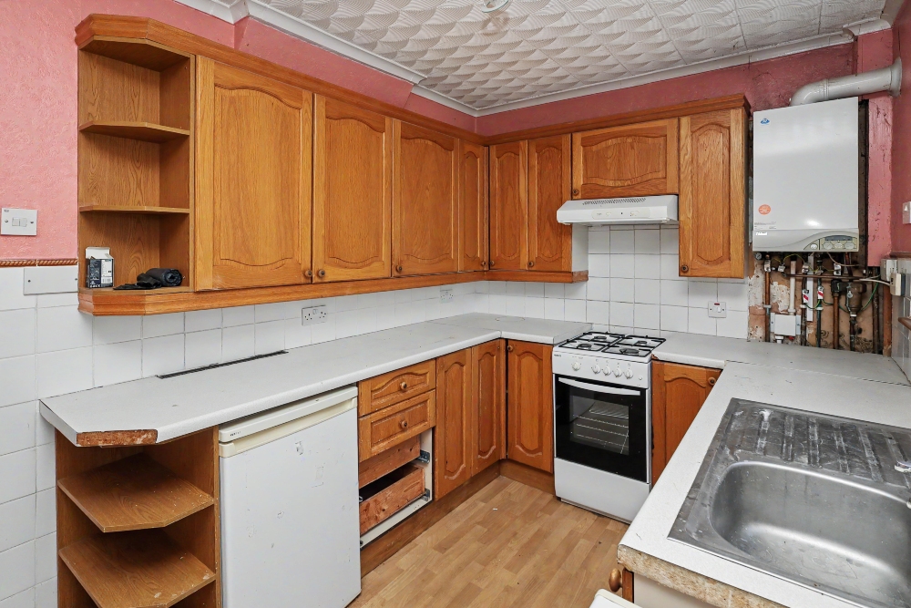 6 - Kitchen
