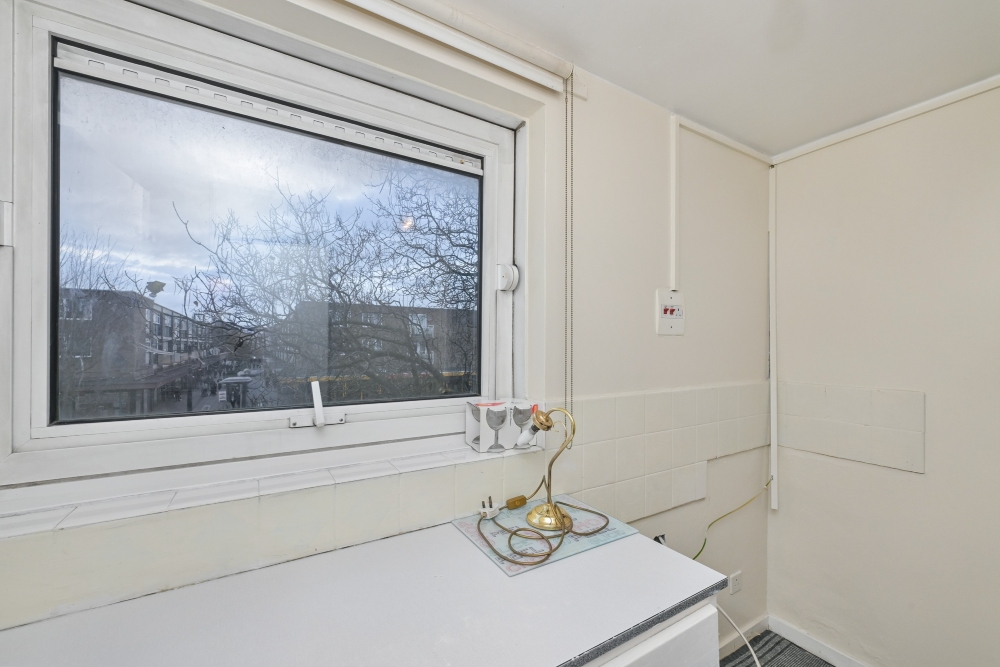 5 - Kitchen