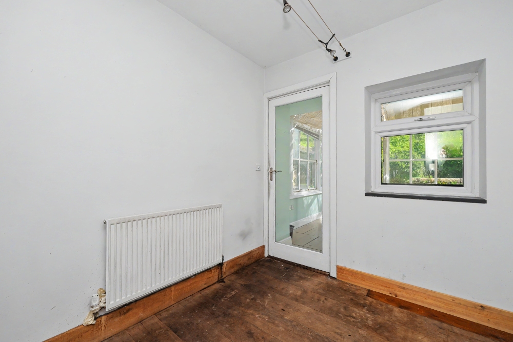11 - Dining room