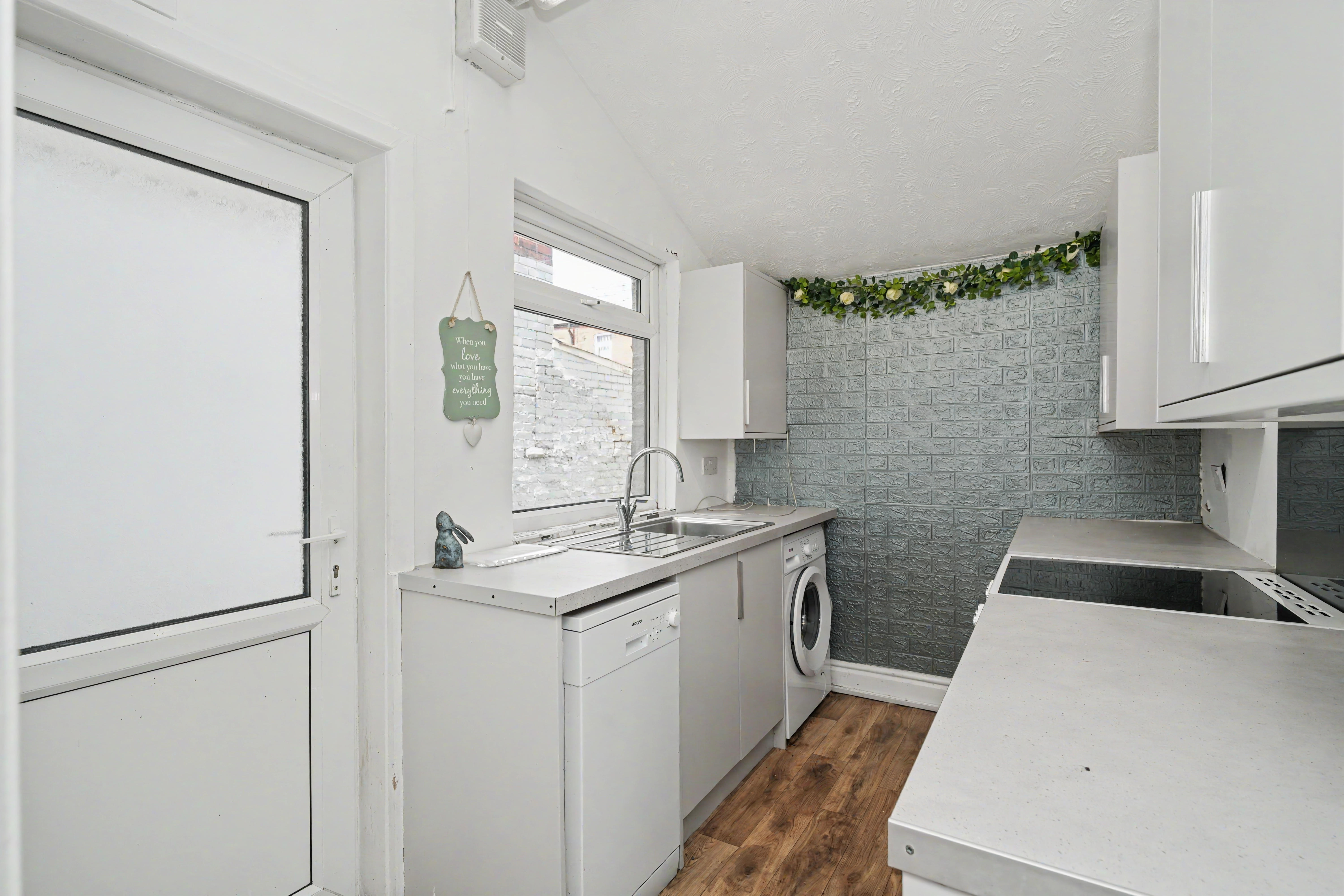 7 - Kitchen