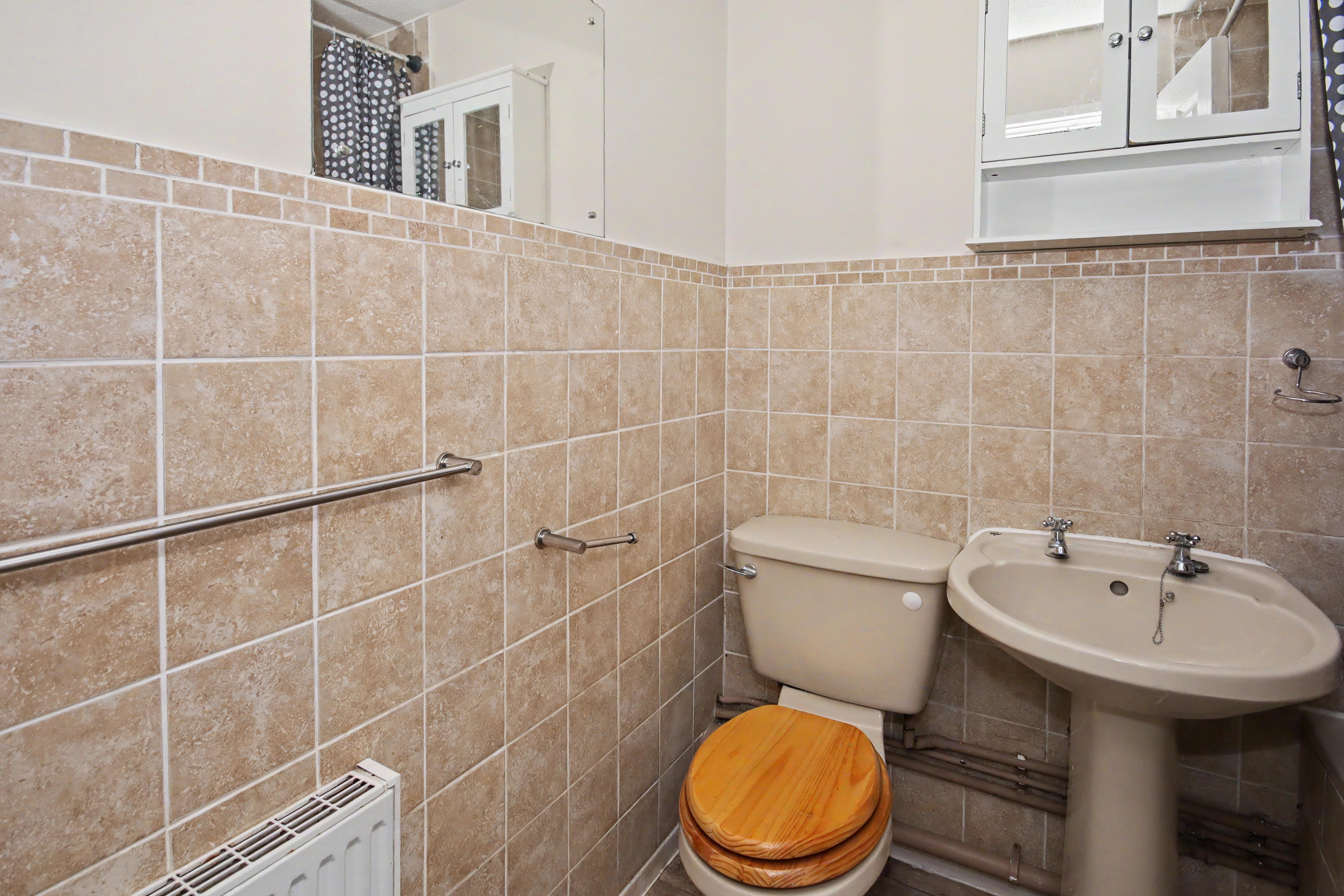 15 - Bathroom