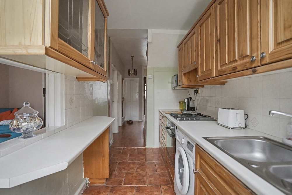 11 - Kitchen