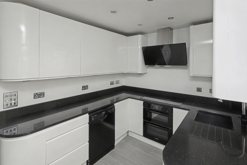 6 - Kitchen
