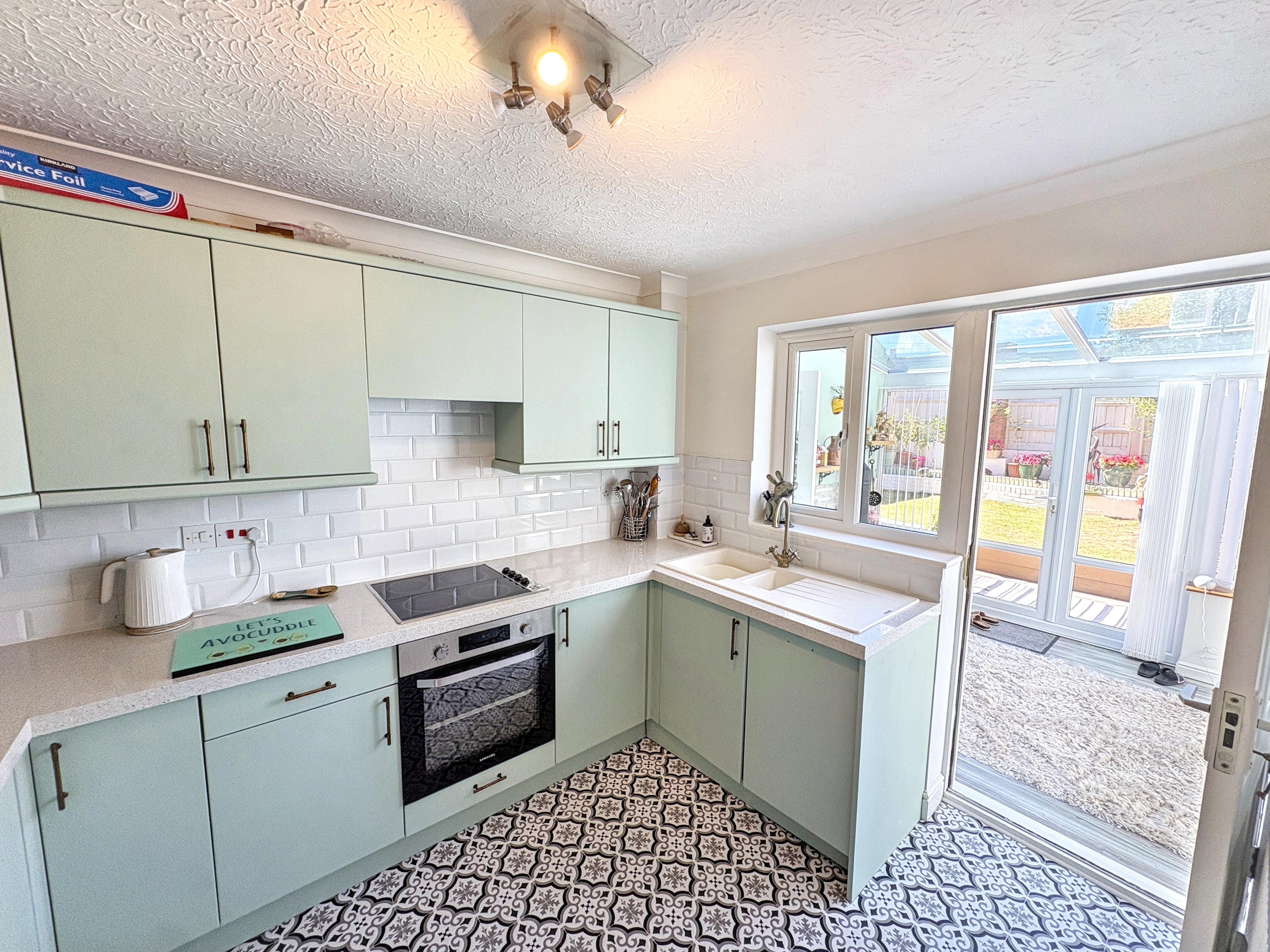 4 - Kitchen