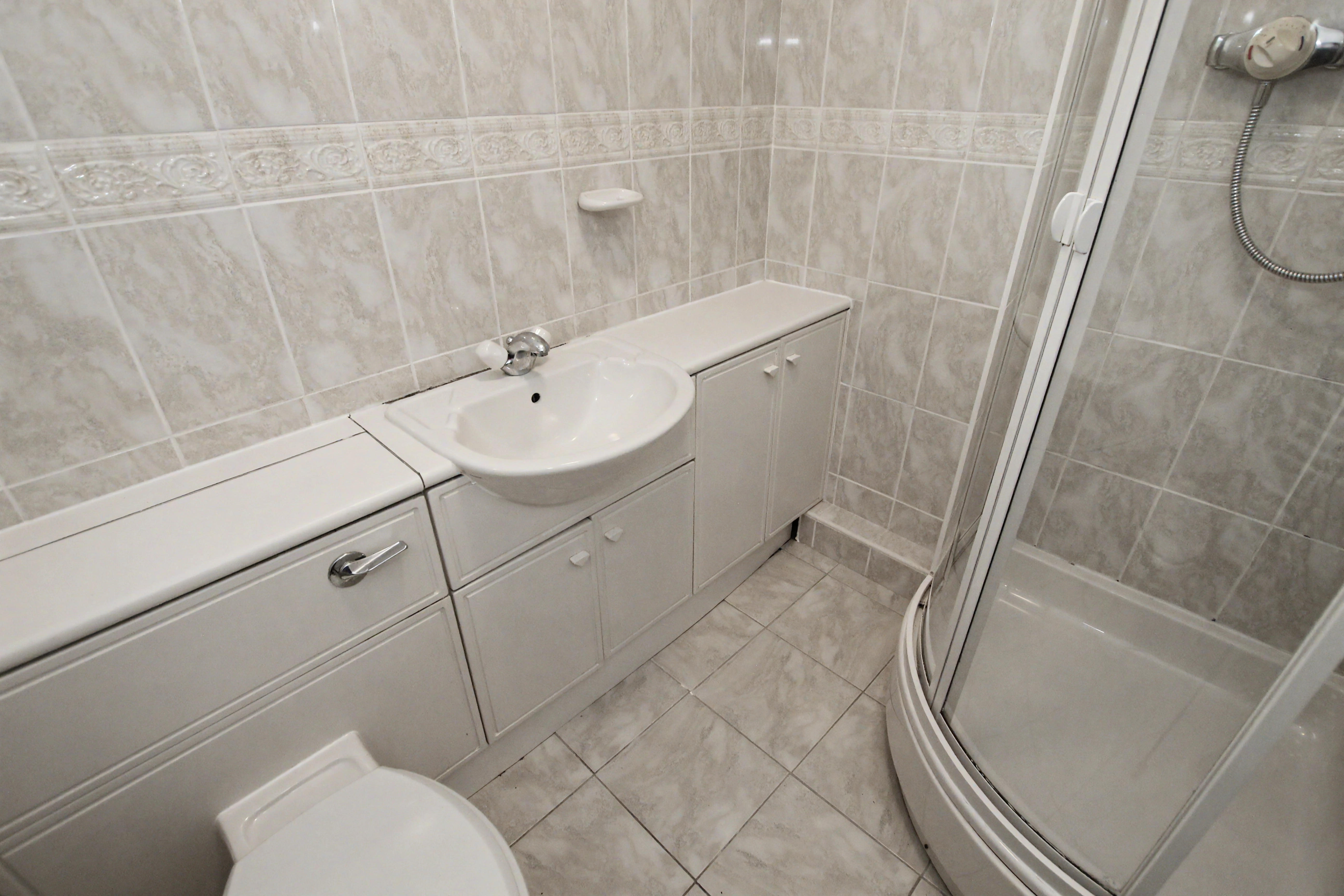 19 - Shower room