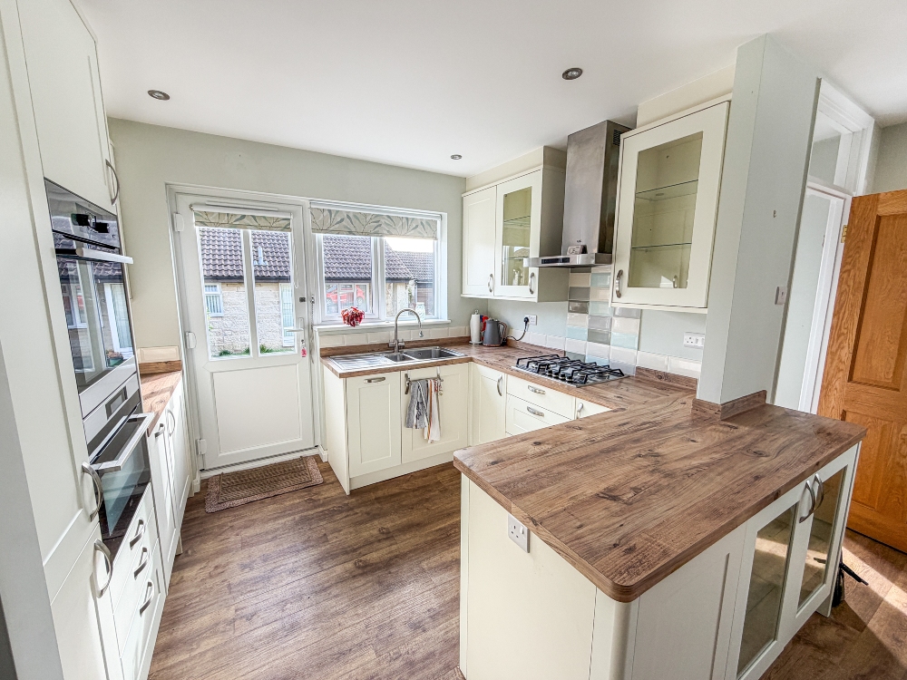 4 - Kitchen