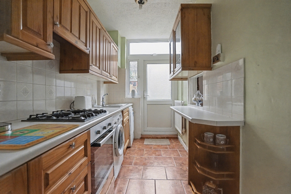 10 - Kitchen