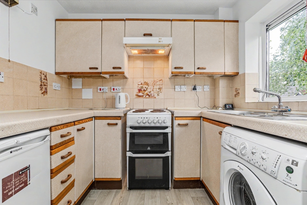 7 - Kitchen
