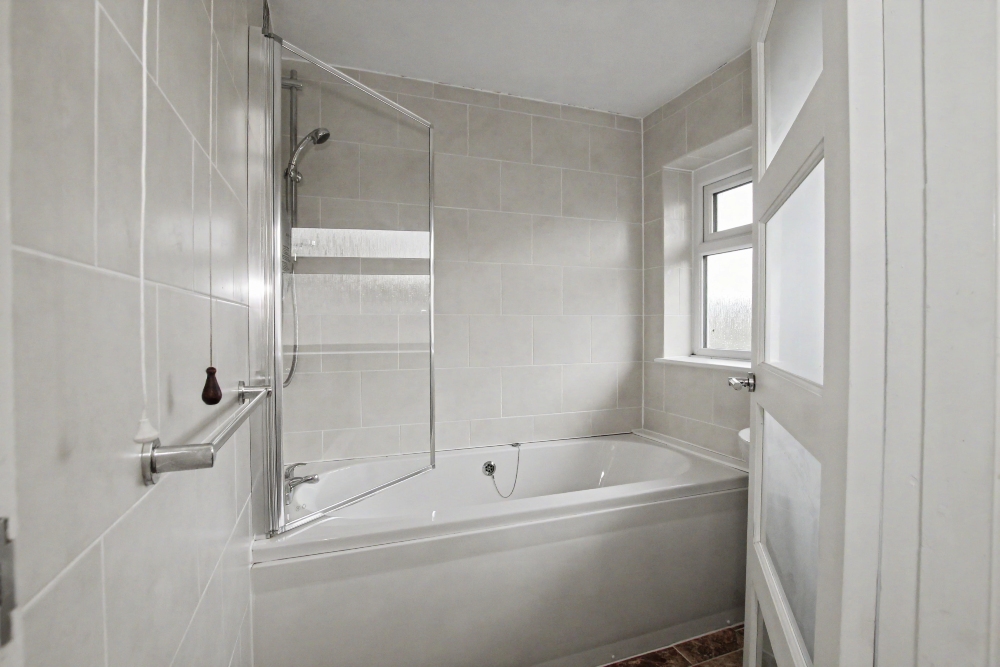 16 - Bathroom