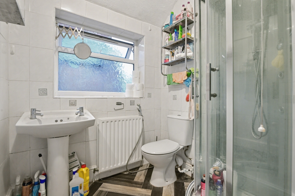 17 - Bathroom