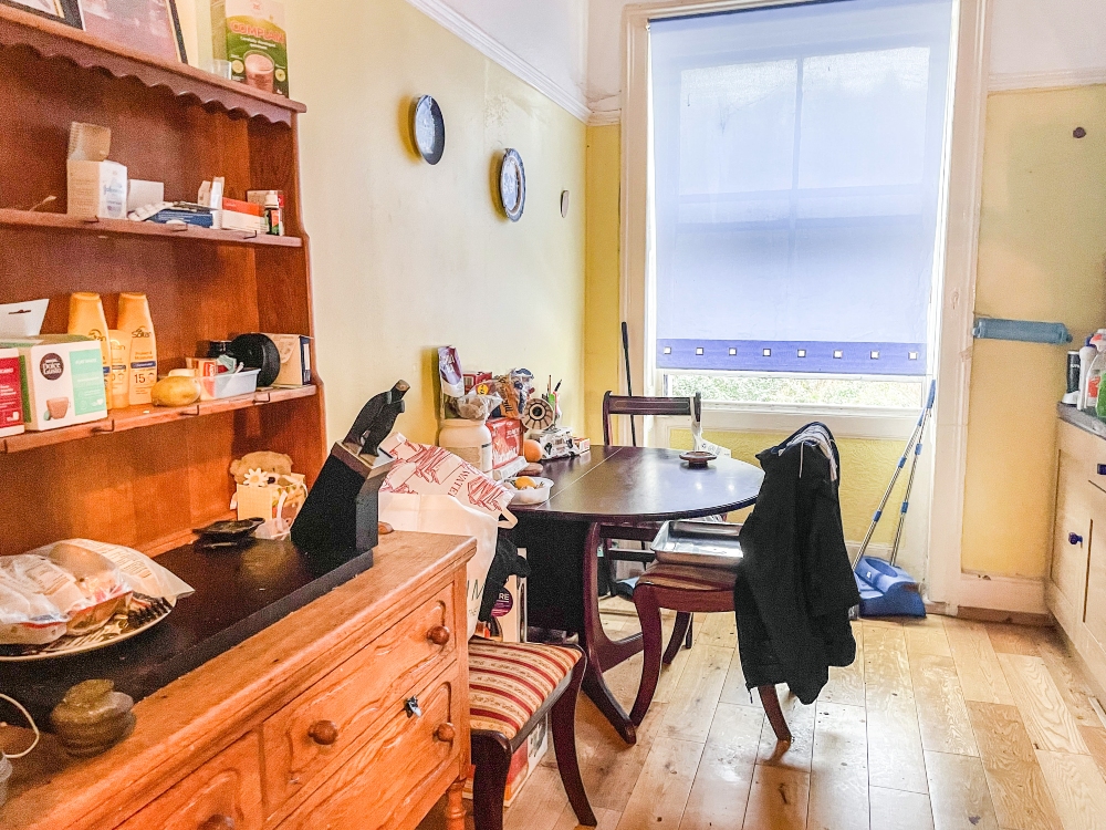 7 - Kitchen