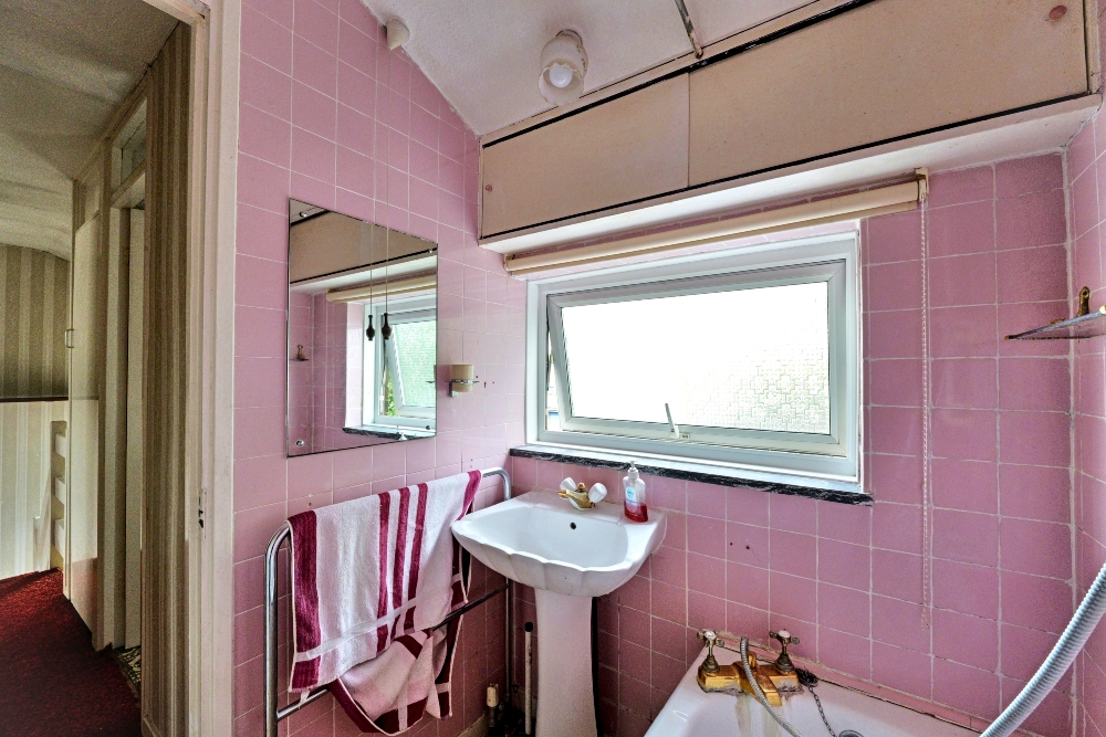 15 - Bathroom