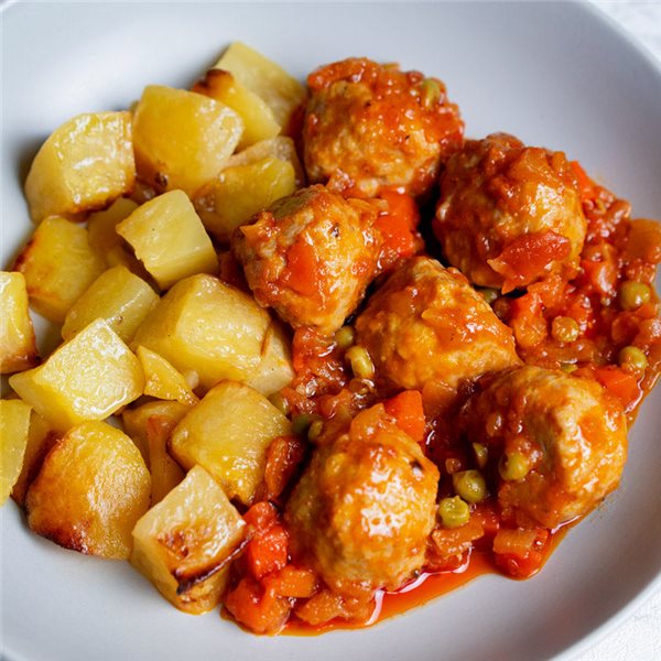 Albóndigas a la jardinera-detalle