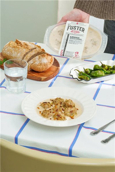 Albóndigas en salsa de almendra-lateral