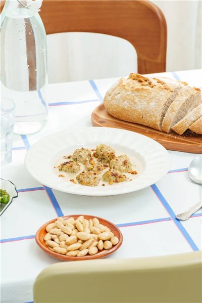 Albóndigas en salsa de almendra-trasera