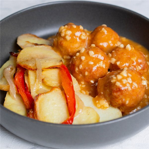 Albóndigas en salsa de almendra-detalle