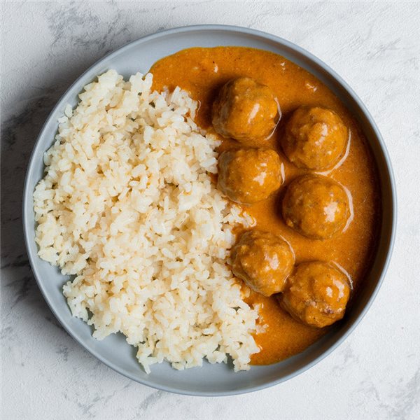 Albóndigas en salsa romescu-lateral