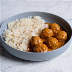 Albóndigas en salsa romescu