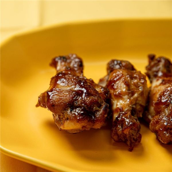 Alitas de pollo con salsa bbq-lateral