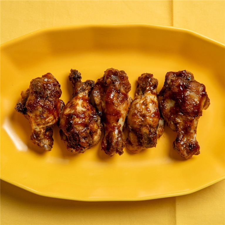 Alitas de pollo con salsa bbq