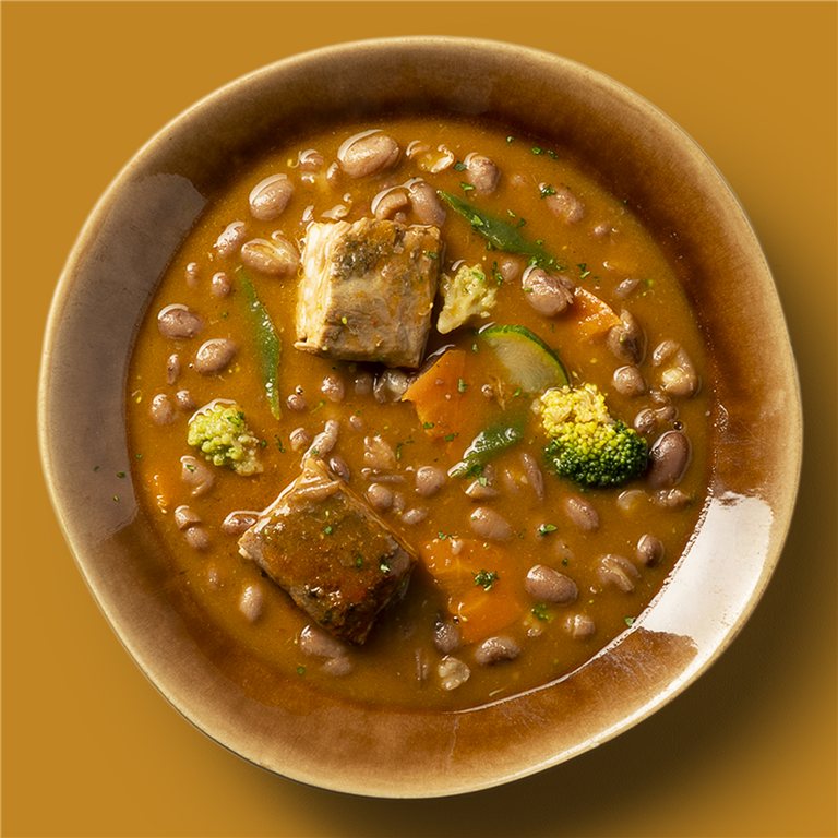 Alubias pintas con costilla y verduras eco
