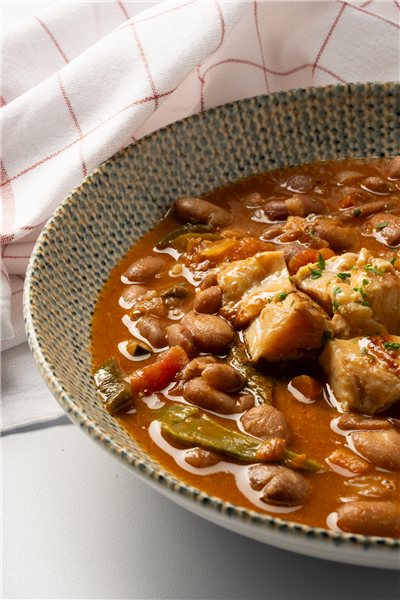 Alubias pintas estofadas con verduras ecológicas y pollo marinado-detalle