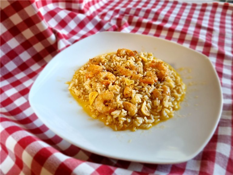 Arroz con gambas al ajillo