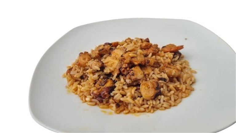 Arroz con pulpo y gambas al ajillo