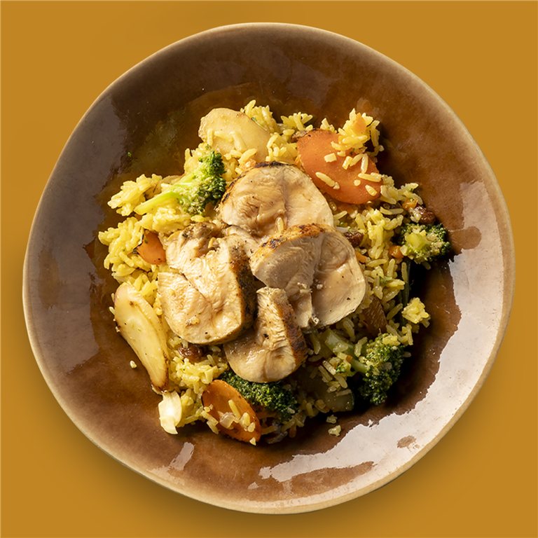 Arroz Persa al azafrán, con frutos secos, pollo de corral y verduras eco