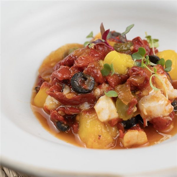 Asadillo de pimientos asados con bacalao y mango-detalle