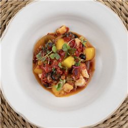 Asadillo de pimientos asados con bacalao y mango