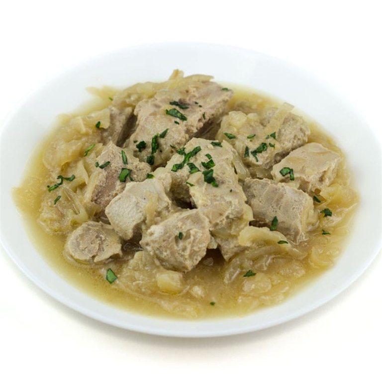 Atún encebollado
