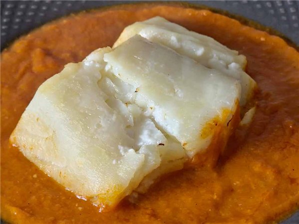 Bacalao en salsa de piquillo-lateral