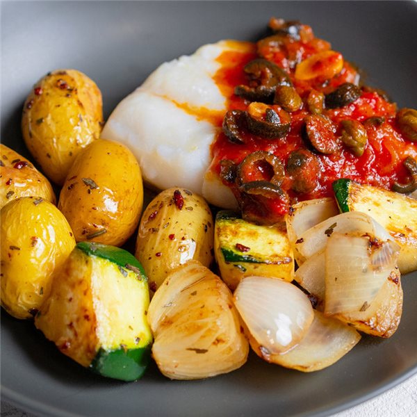 Bacalao en salsa puttanesca-lateral