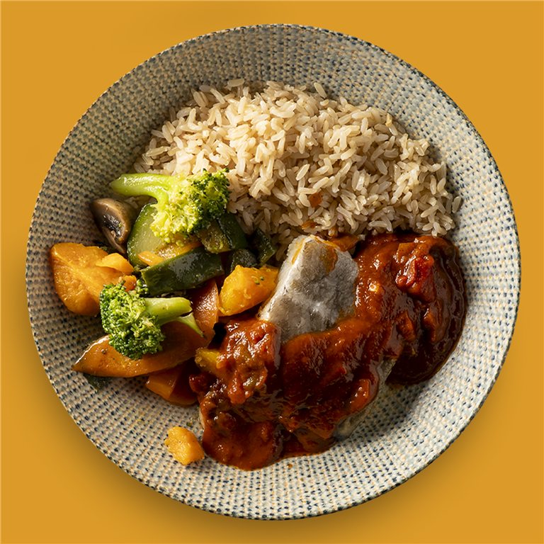 Bacalao en salsa Vizcaína con arroz integral y verduras asadas
