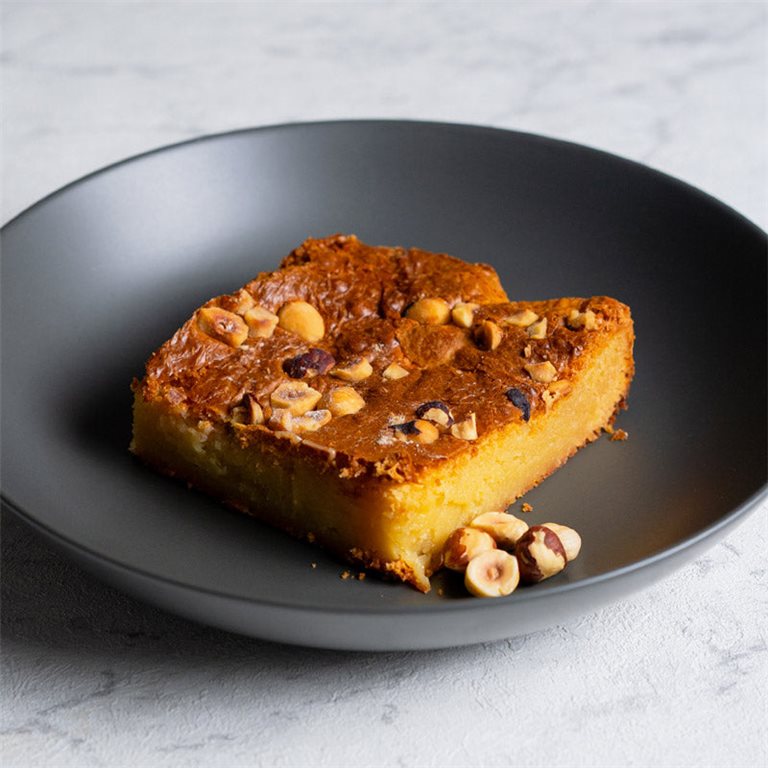 Brownie de chocolate blanco y avellanas