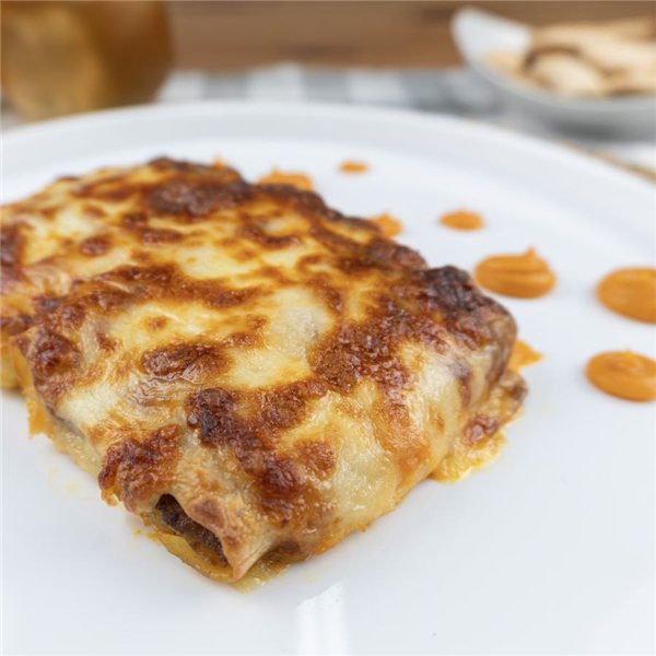 Canelones de carne con bechamel-detalle