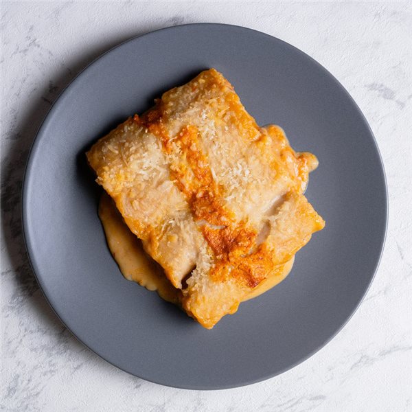 Canelones de verduras con romescu-lateral